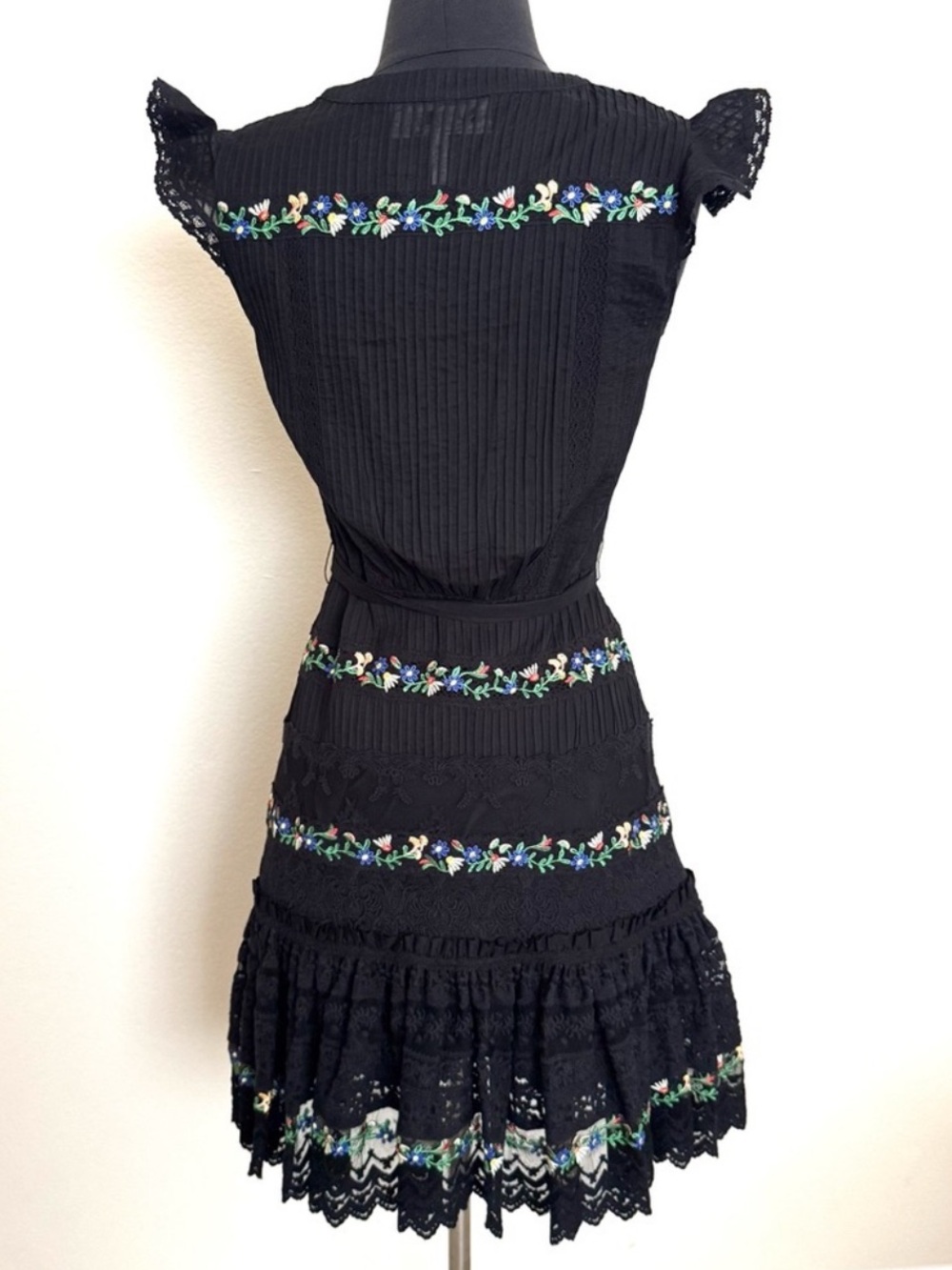 Saloni Bea Pintuck Embroidered Dress Size 0 - Picture 3 of 9
